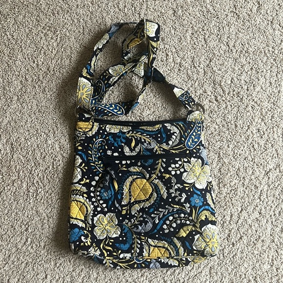 Vera Bradley Handbags - vera bradley ellie crossbody